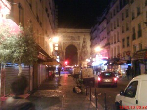 Rue st.Denis avec le fake Arc de Triomphe